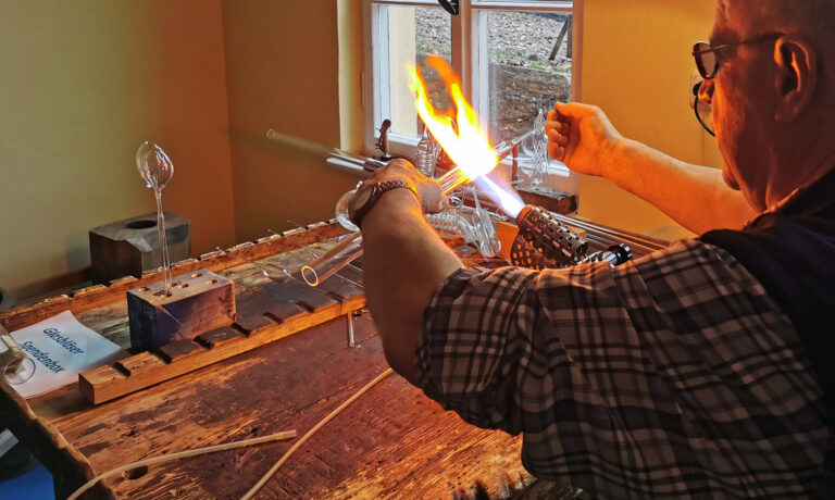 Ostereier aus Glas selbst blasen und bemalen, Goethehaus Stützerbach © Ilmenau kreativ erleben